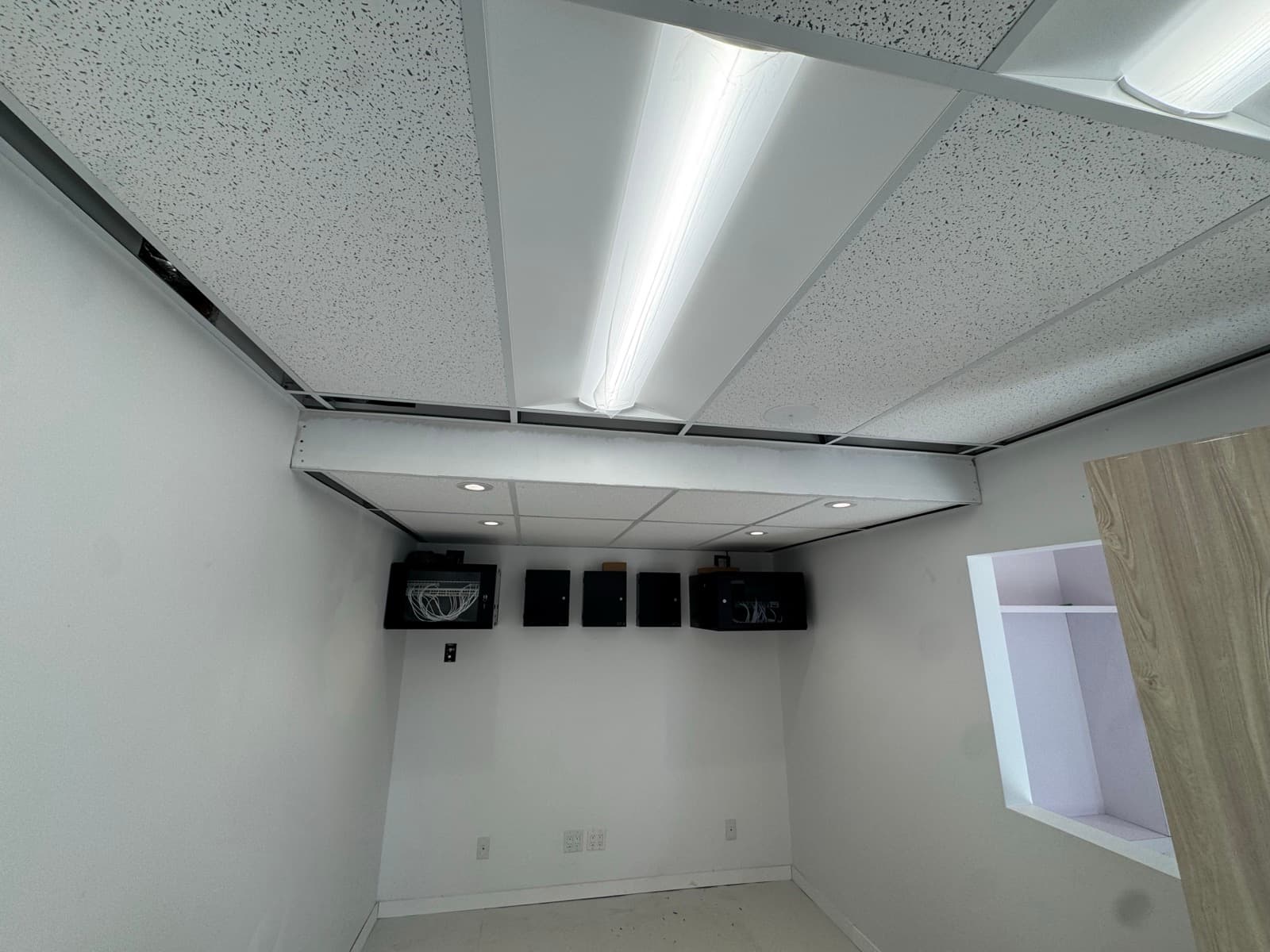 T-bar suspended ceiling